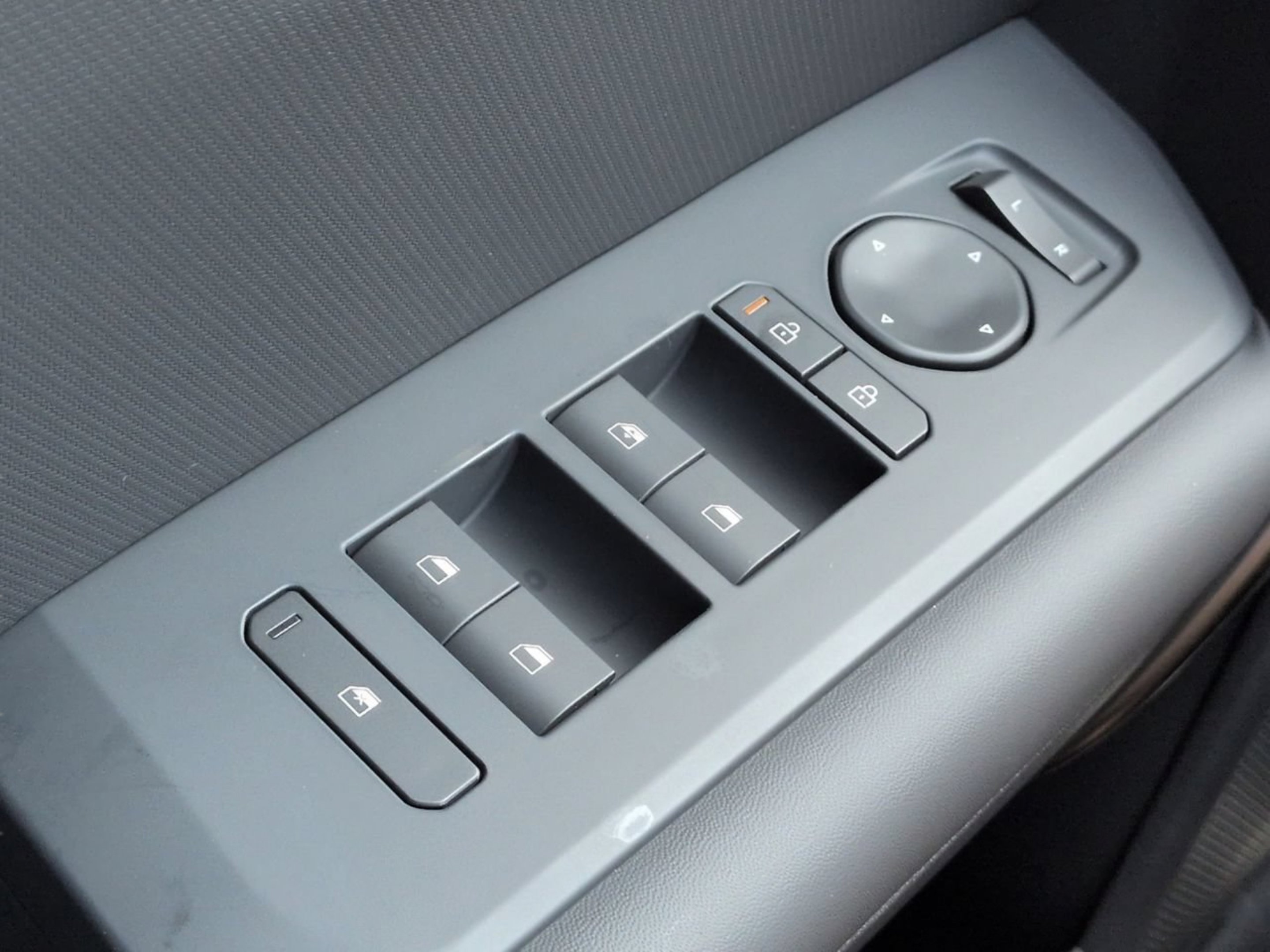 New 2027 Snow White Pearl Kia X-Line S image 26