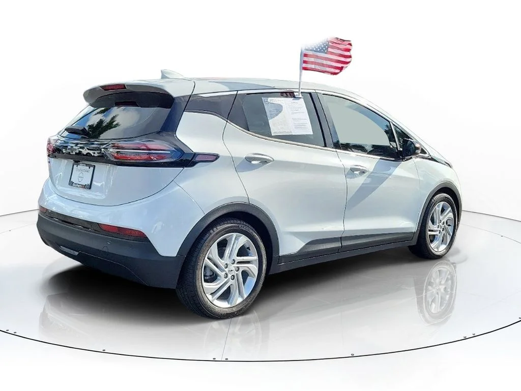 Used 2023 White Chevrolet 1LT image 7