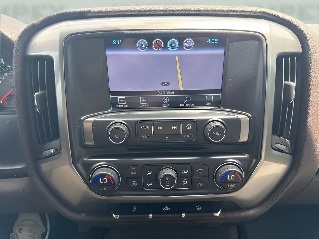 Used 2017 SUMMIT WHITE Chevrolet LT image 20