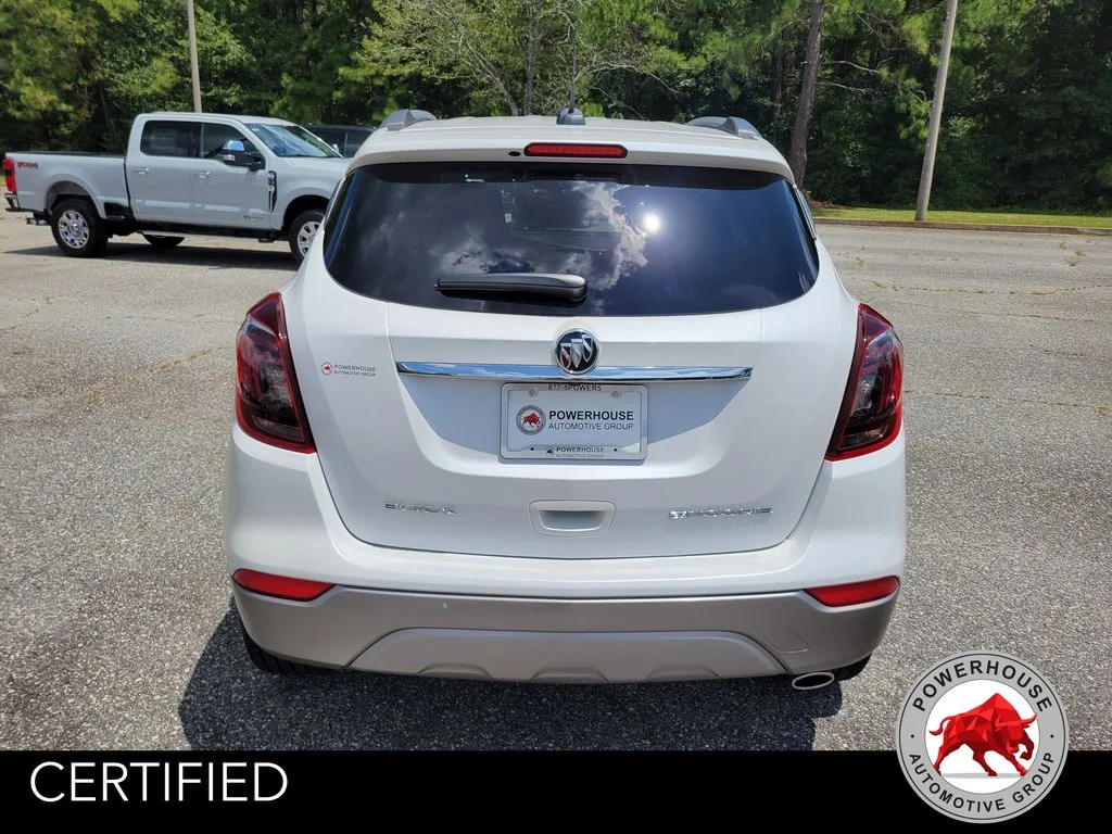 Used 2018 White Buick Preferred image 4