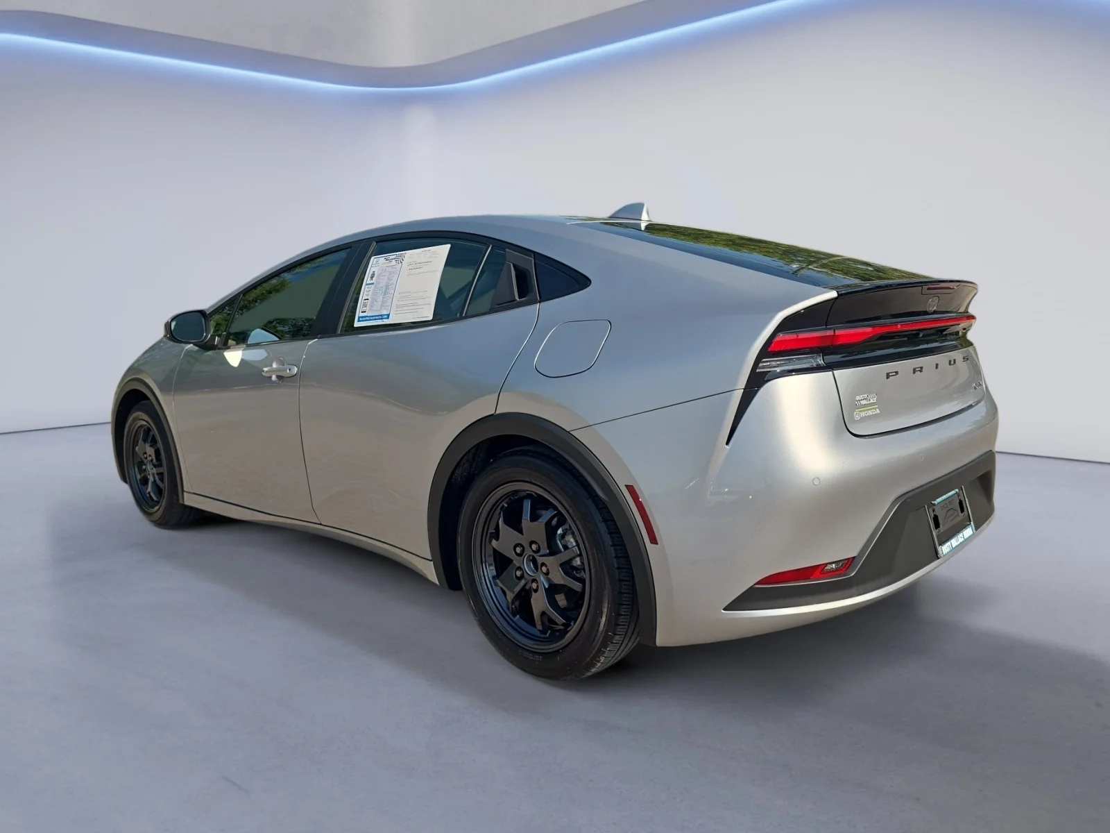 2025 Toyota Prius LE - Photo 3