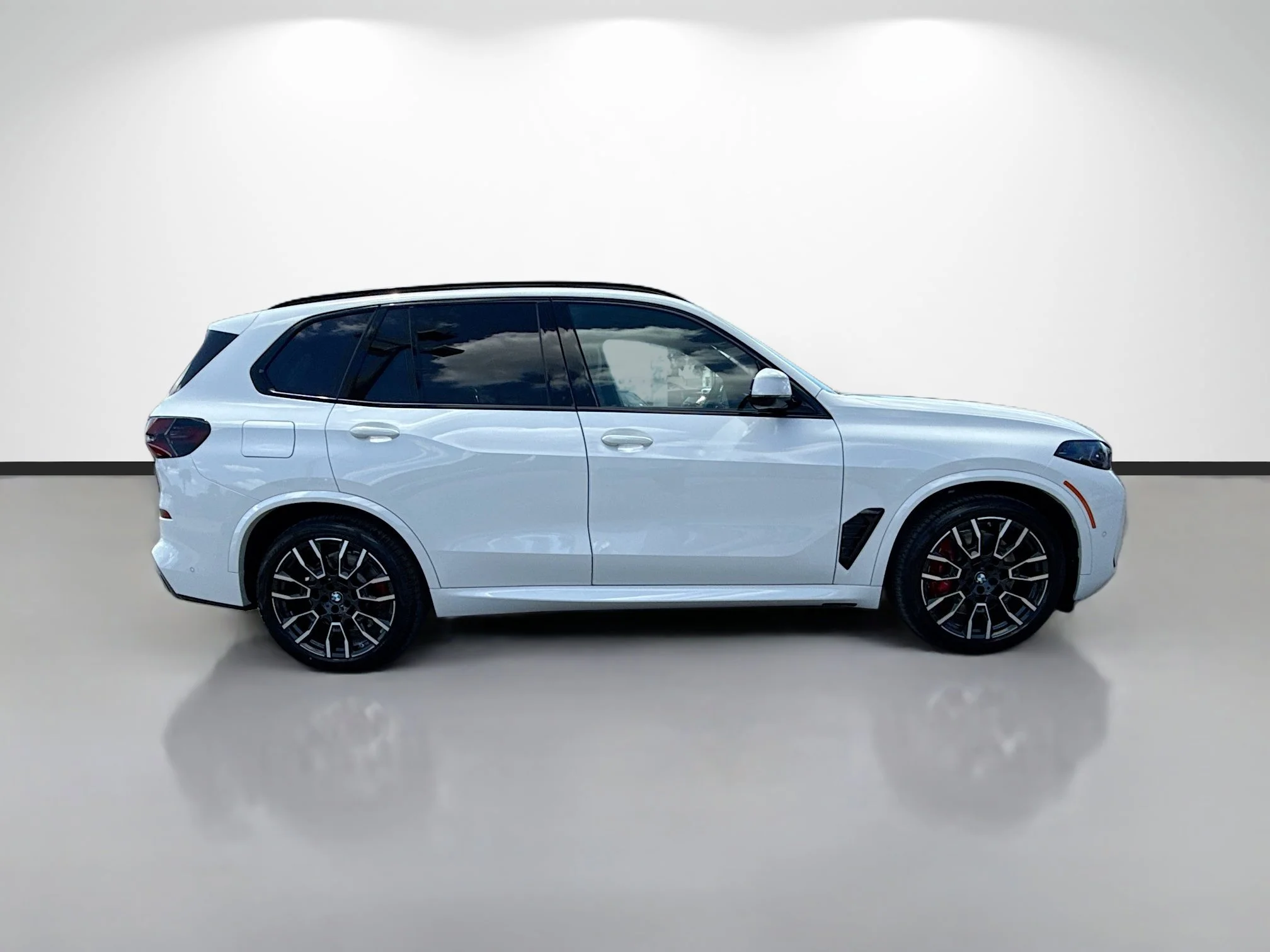 New 2026 Alpine White BMW xDrive50e image 2