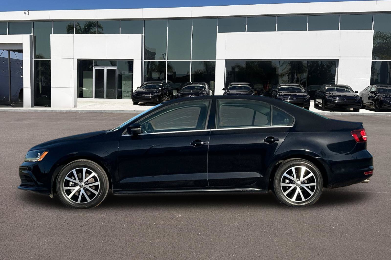 Used 2017 Black Volkswagen 1.4T SE image 6