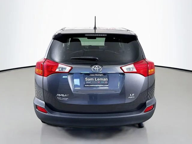 Used 2014 Gray Toyota LE image 6