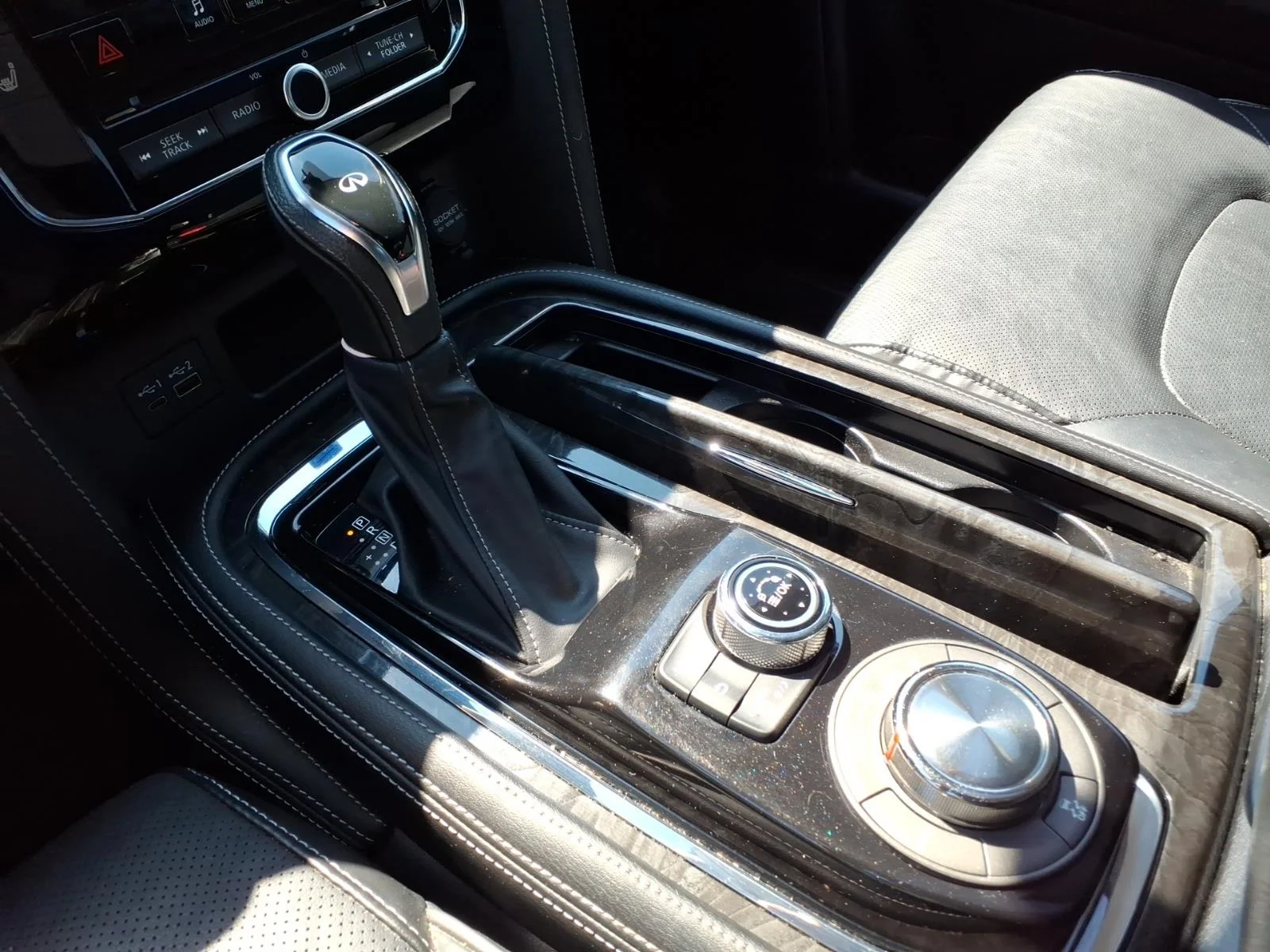 Used 2020 Black INFINITI LUXE image 19