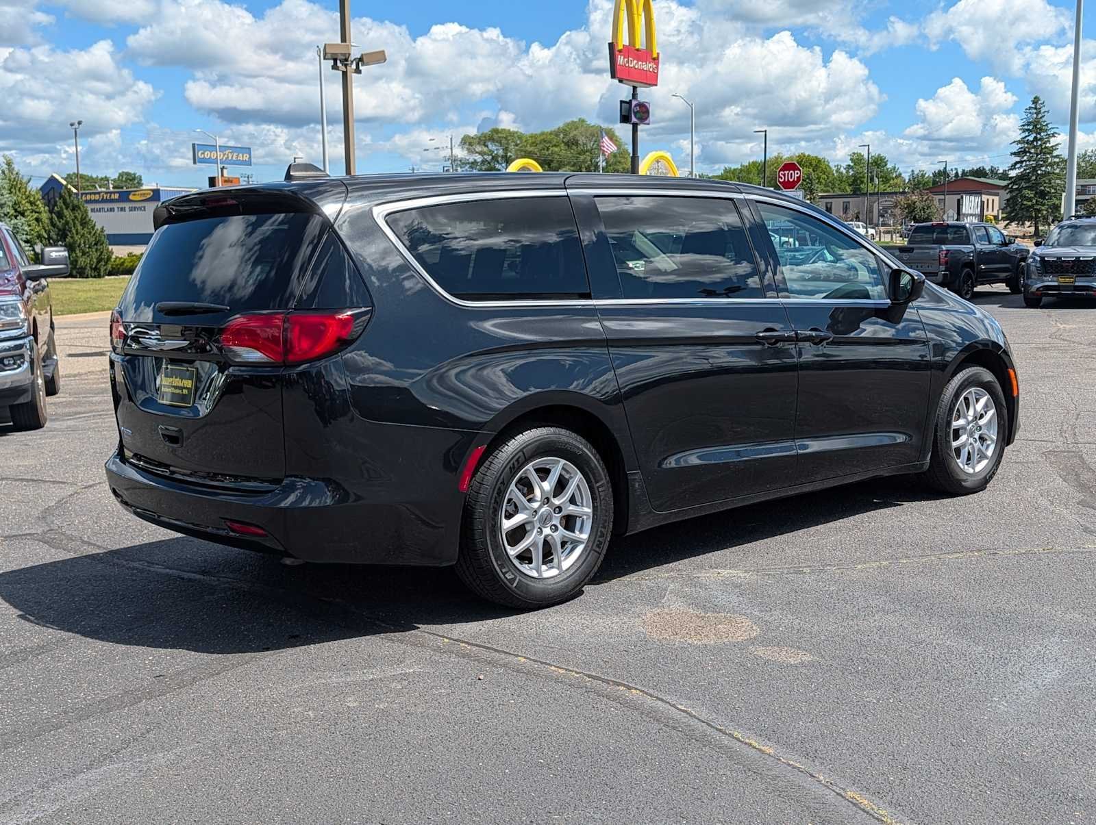 Used 2023 Brilliant Black Crystal Pearlcoat Chrysler LX image 7