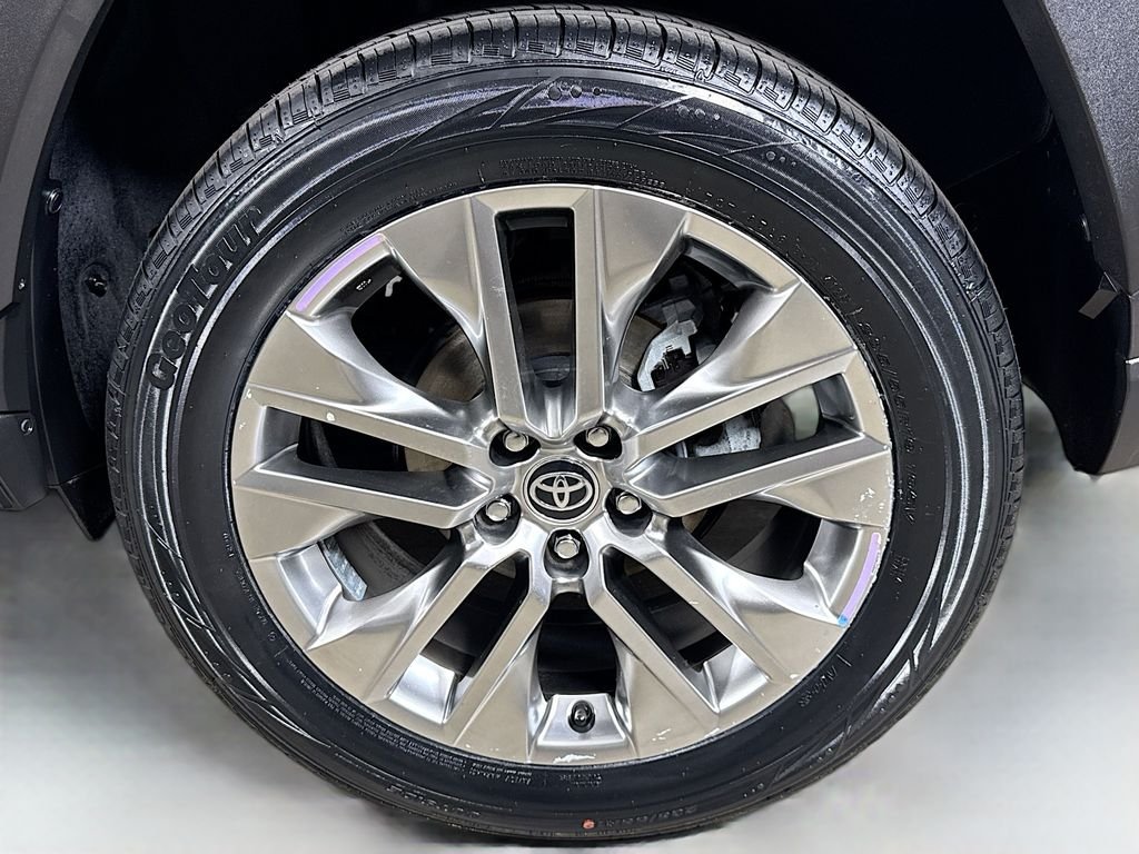 Used 2020 Magnetic Gray Metallic Toyota XLE Premium image 9