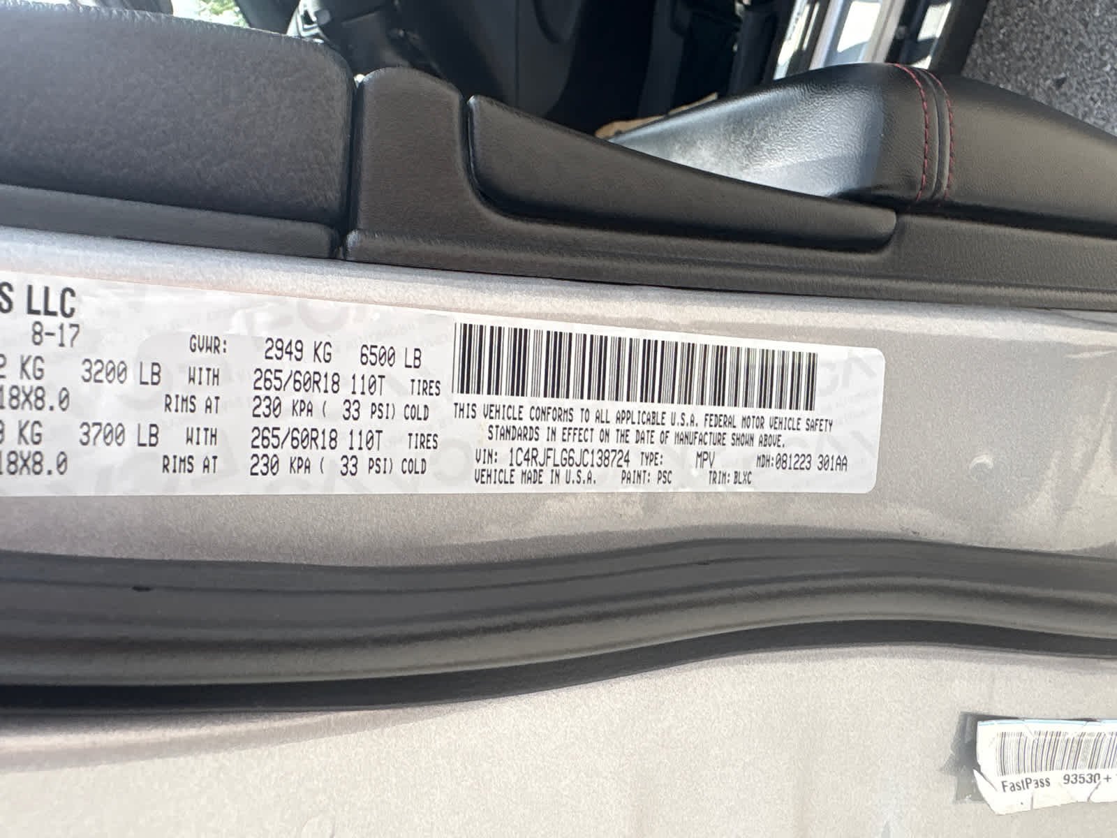Used 2018 Billet Silver Metallic Clearcoat Jeep Trailhawk image 32