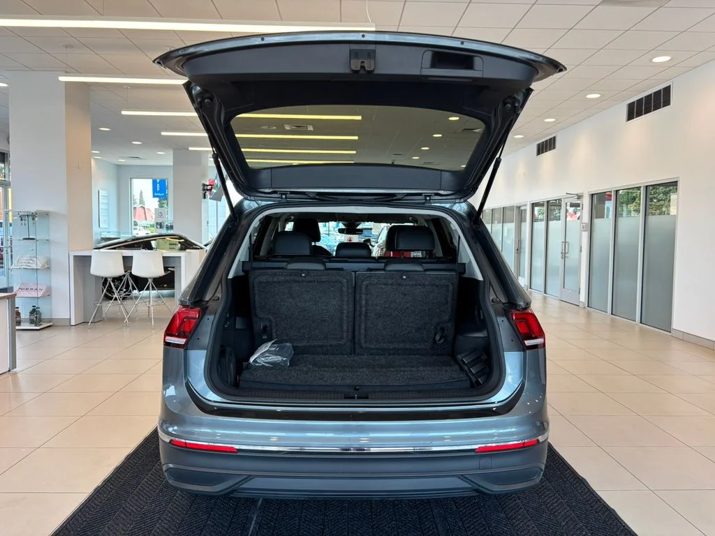 Used 2023  Volkswagen 2.0T SE image 9