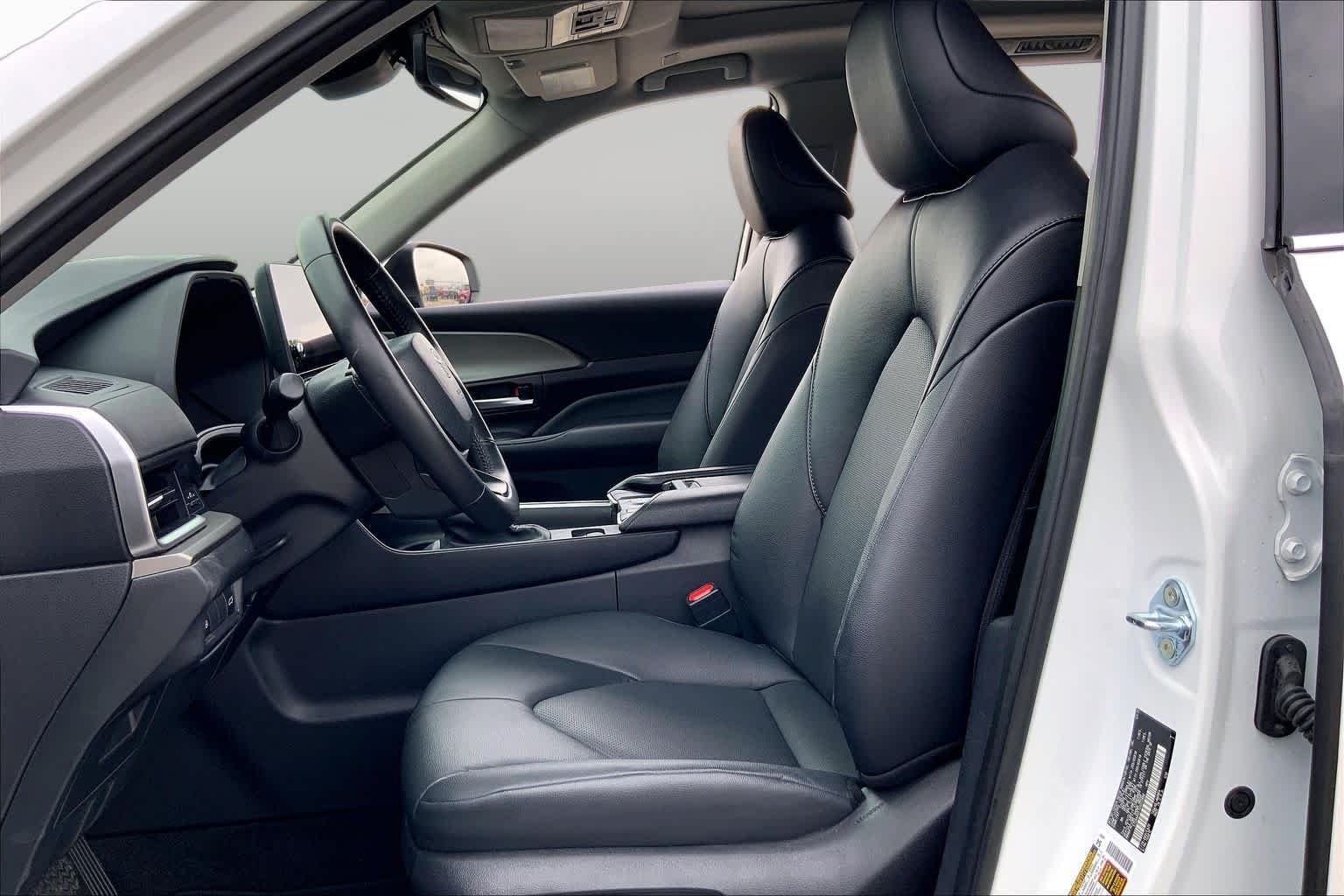 Used 2025 Wind Chill Pearl Toyota XLE image 8