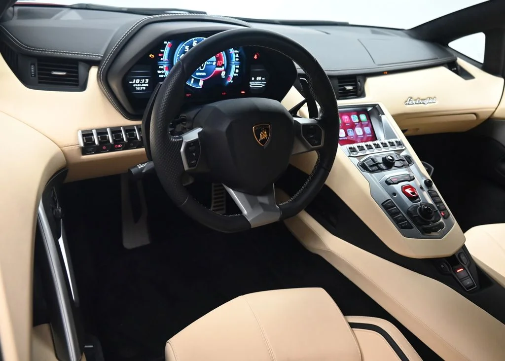 Used 2018 Maroon Lamborghini  image 13