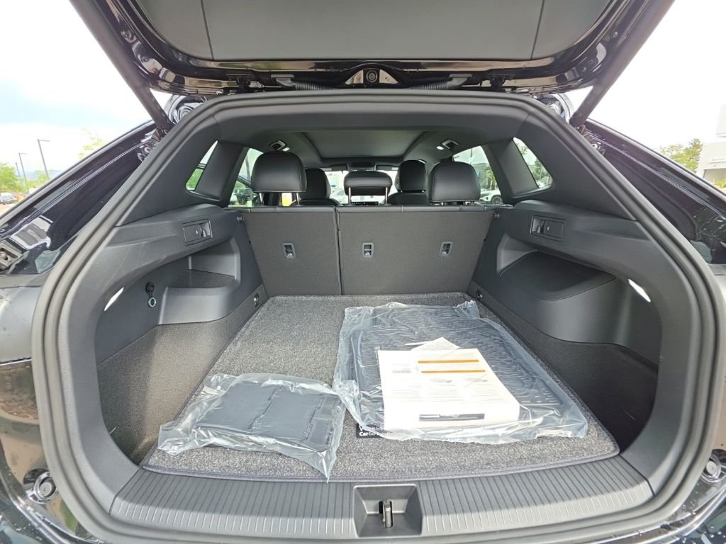 New 2026 Deep Black Pearl Volkswagen 2.0T SE R-Line Black image 26