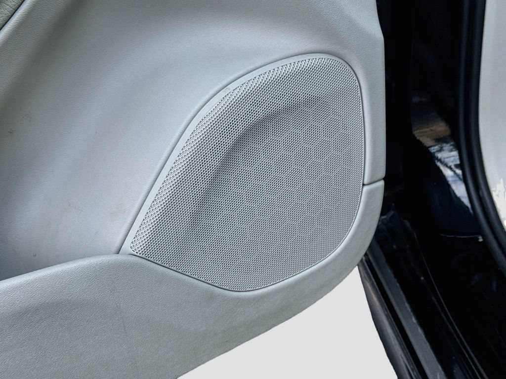 Used 2020 Black Volvo Momentum image 21