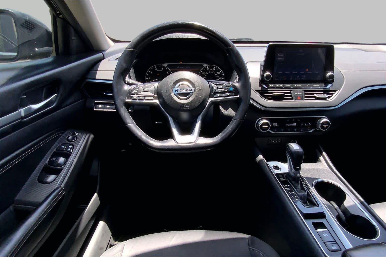 Used 2019 Super Black Nissan 2.5 SV image 6