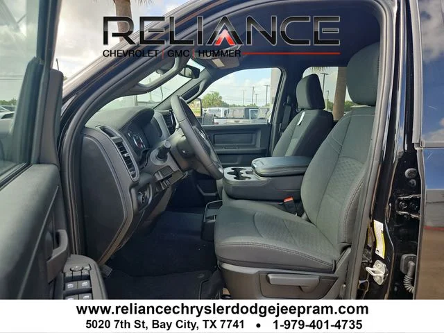 New 2026 Diamond Black Crystal Pearl-Coat Exterior Paint RAM Tradesman image 10