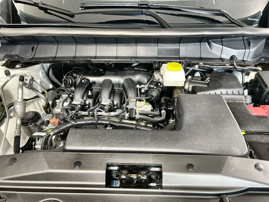New 2026 Everest White Pearl TriCoat / Super Black Two-tone Nissan Platinum image 18