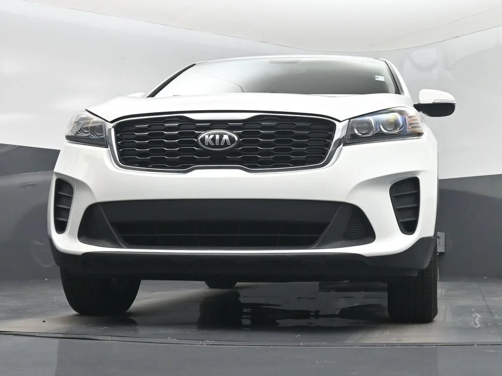 Used 2020 White Kia LX image 31