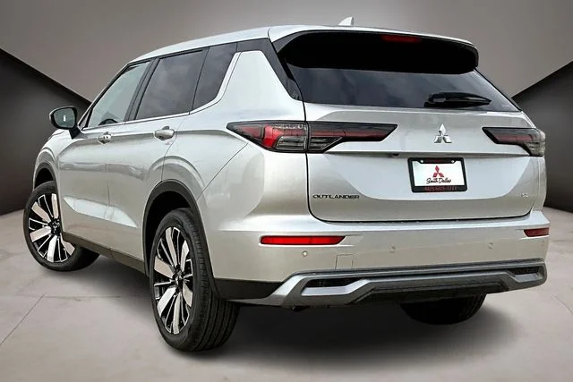 2026 Mitsubishi Outlander SE - Photo 3