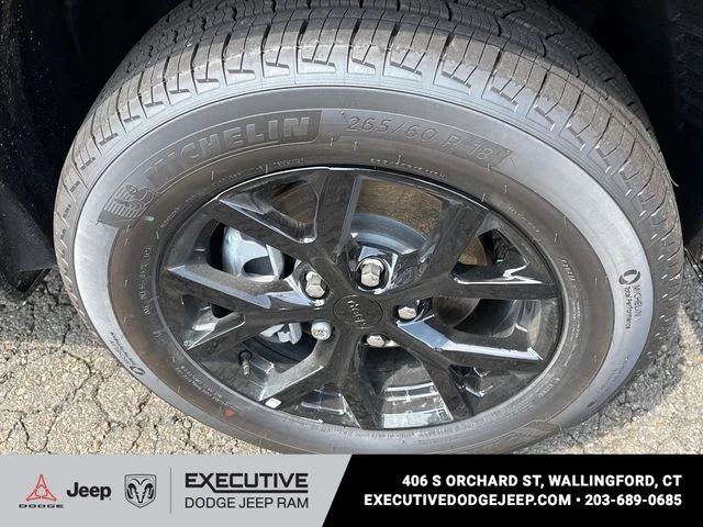 New 2026 Baltic Gray Metallic Clear-Coat Exterior Paint Jeep Altitude image 7