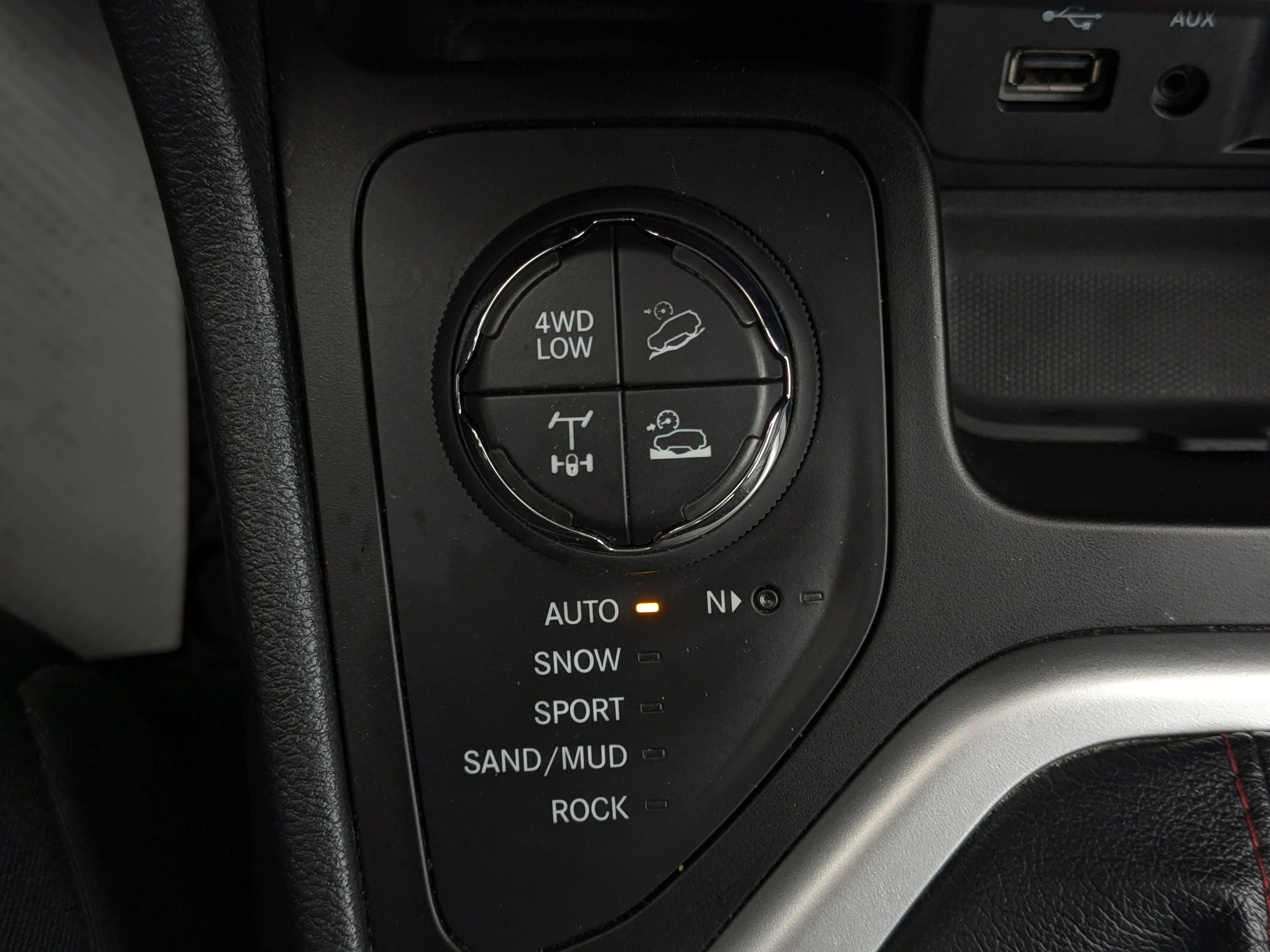 Used 2018 Grey Jeep Trailhawk - Cold Weather Pkg - Comfort Grp - Command View Sunroof - Napa Leather & More image 21