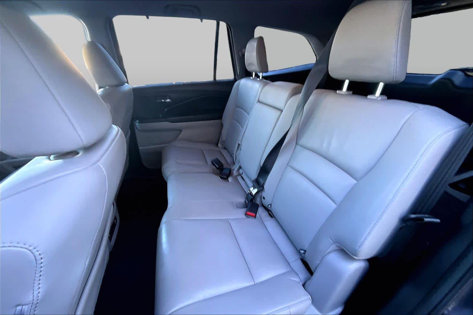 Used 2018 Crystal Black Pearl Honda Touring image 21