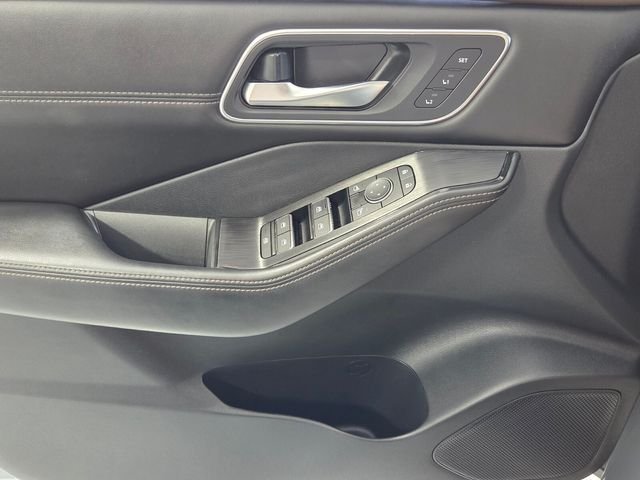 Used 2023 Gray Nissan Platinum image 31