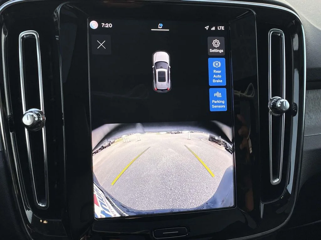 2025 Volvo XC40 Core - Photo 17