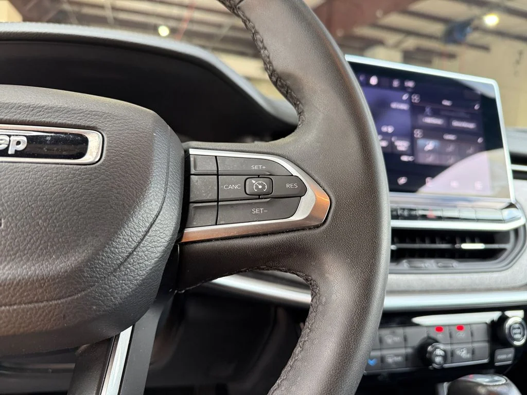Used 2024 White Jeep Latitude image 25