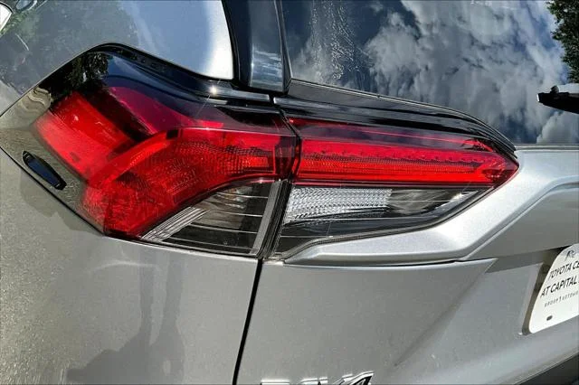 Certified Used 2022 SILVER SKY METALLIC Toyota  image 27