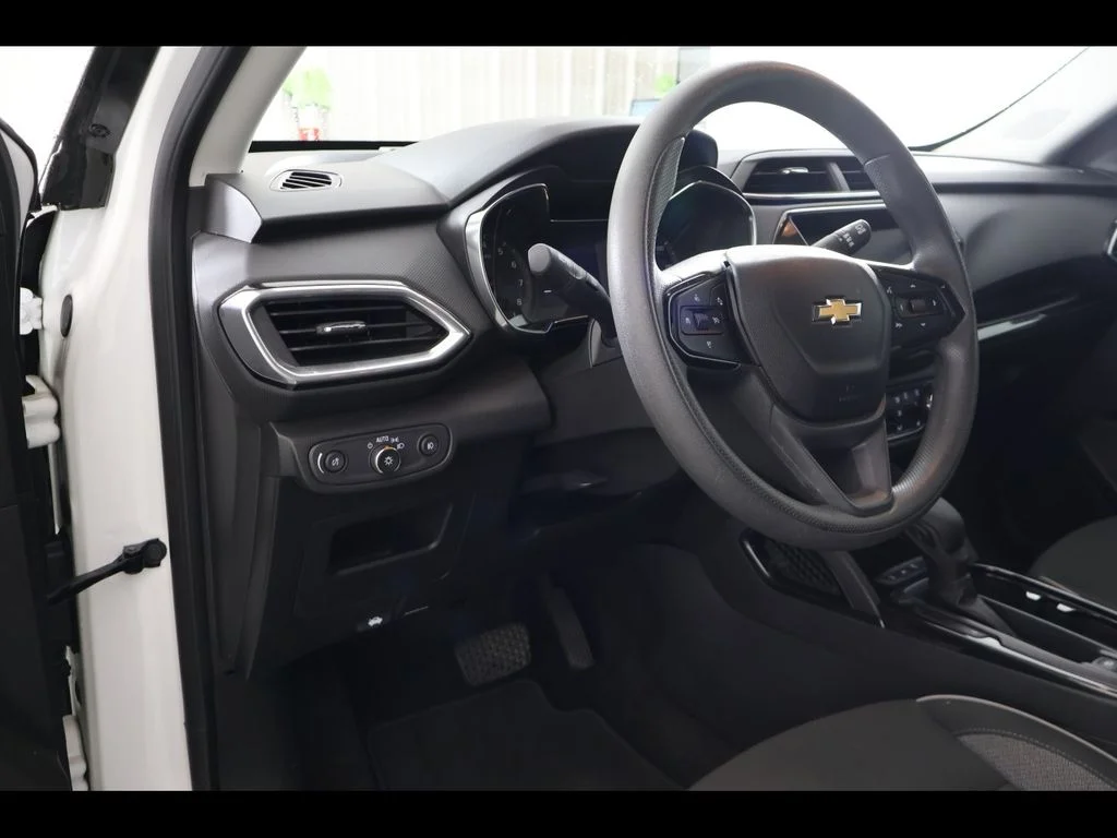 Used 2023 White Chevrolet LT image 11
