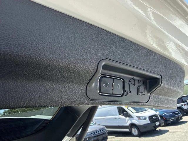 Used 2022 White Ford Limited image 8