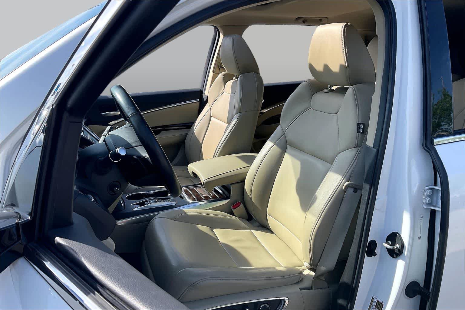 Used 2020 Platinum White Pearl Acura  image 8