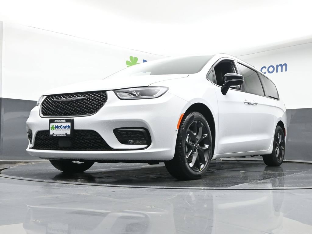 New 2026 Bright White Clear-Coat Exterior Paint Chrysler Select image 7