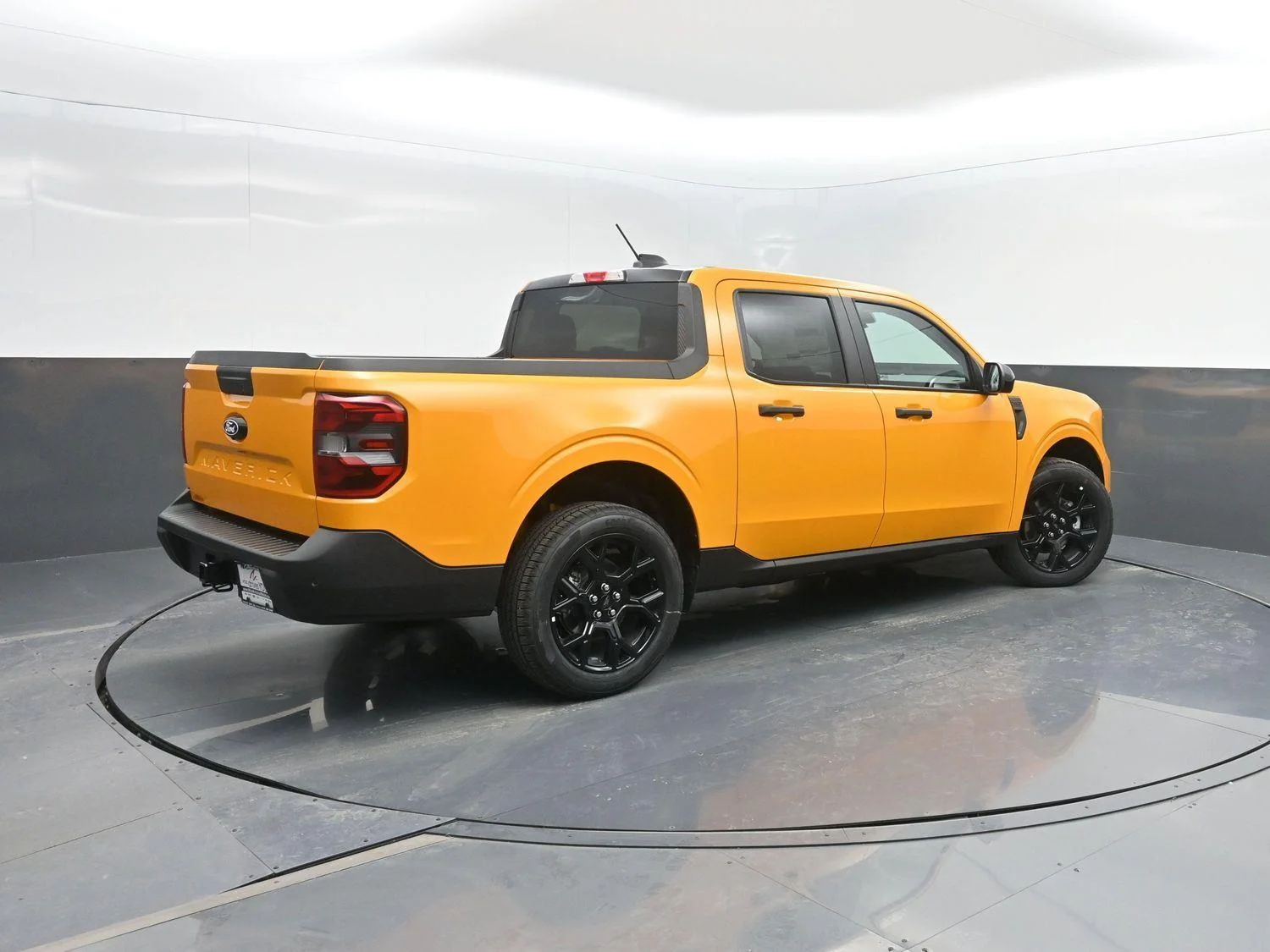 New 2026 Orange Fury Metallic Tri-Coat Ford XLT image 2