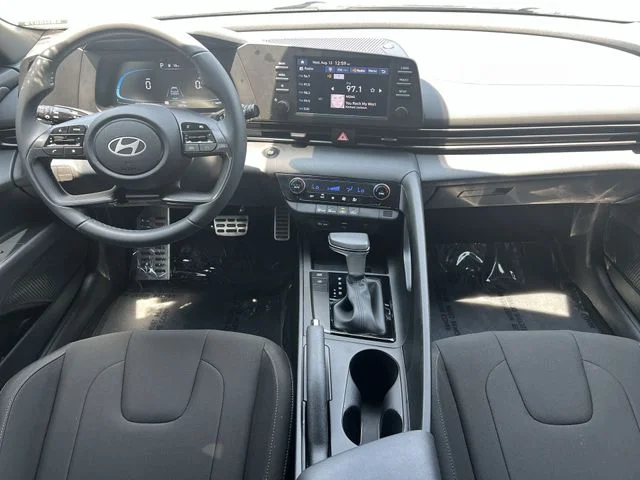 Used 2025 Gray Hyundai SEL Sport image 17