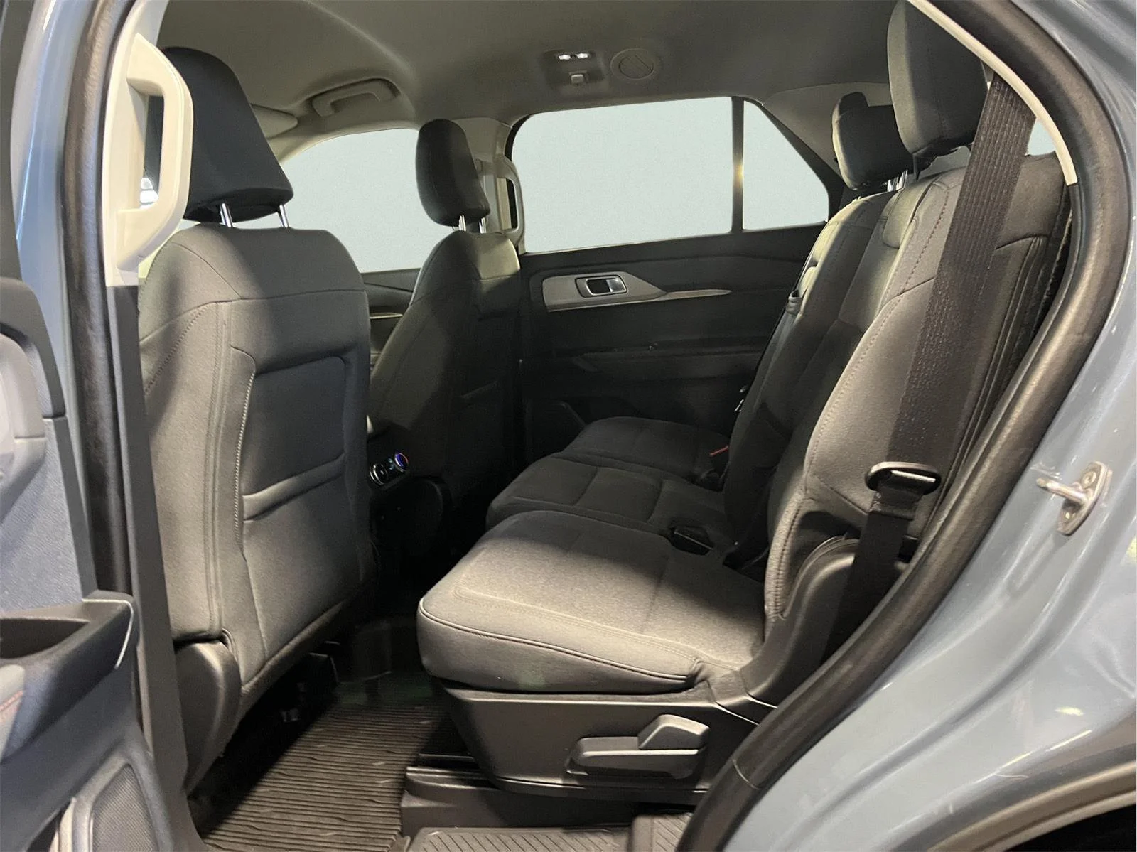 Used 2025 Vapor Blue Ford Active image 15