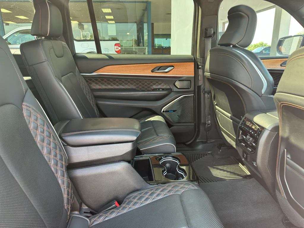Used 2023 Black Clearcoat Jeep Summit Reserve image 3