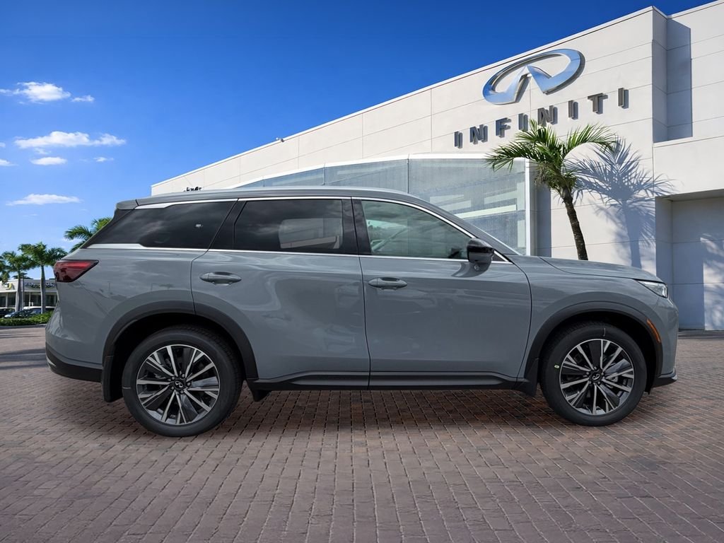 New 2027 HARBOR GRAY INFINITI Luxe FWD image 8