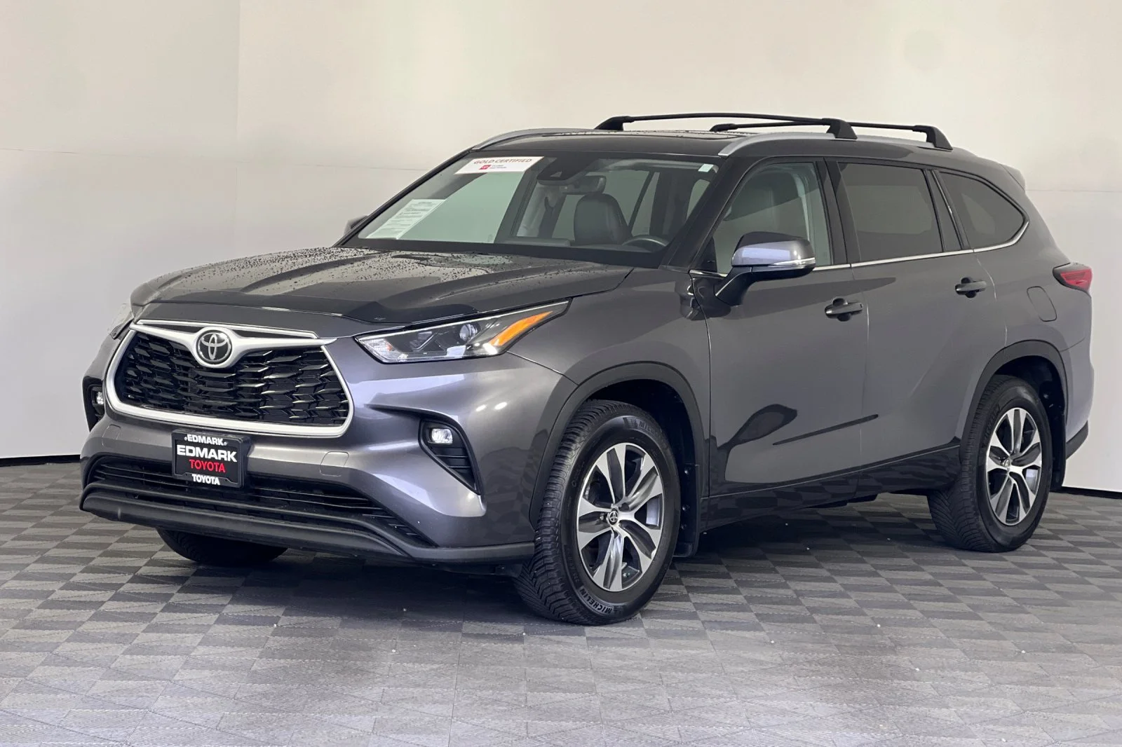Certified Used 2022 Magnetic Gray Metallic Toyota XLE image 7
