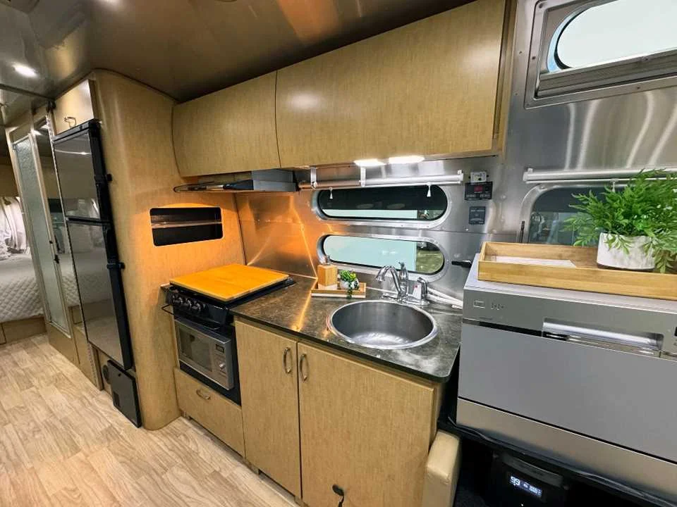 Used 2015  AIRSTREAM  image 8