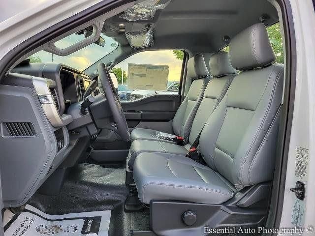 New 2025 Oxford White Ford F-550® XL image 40