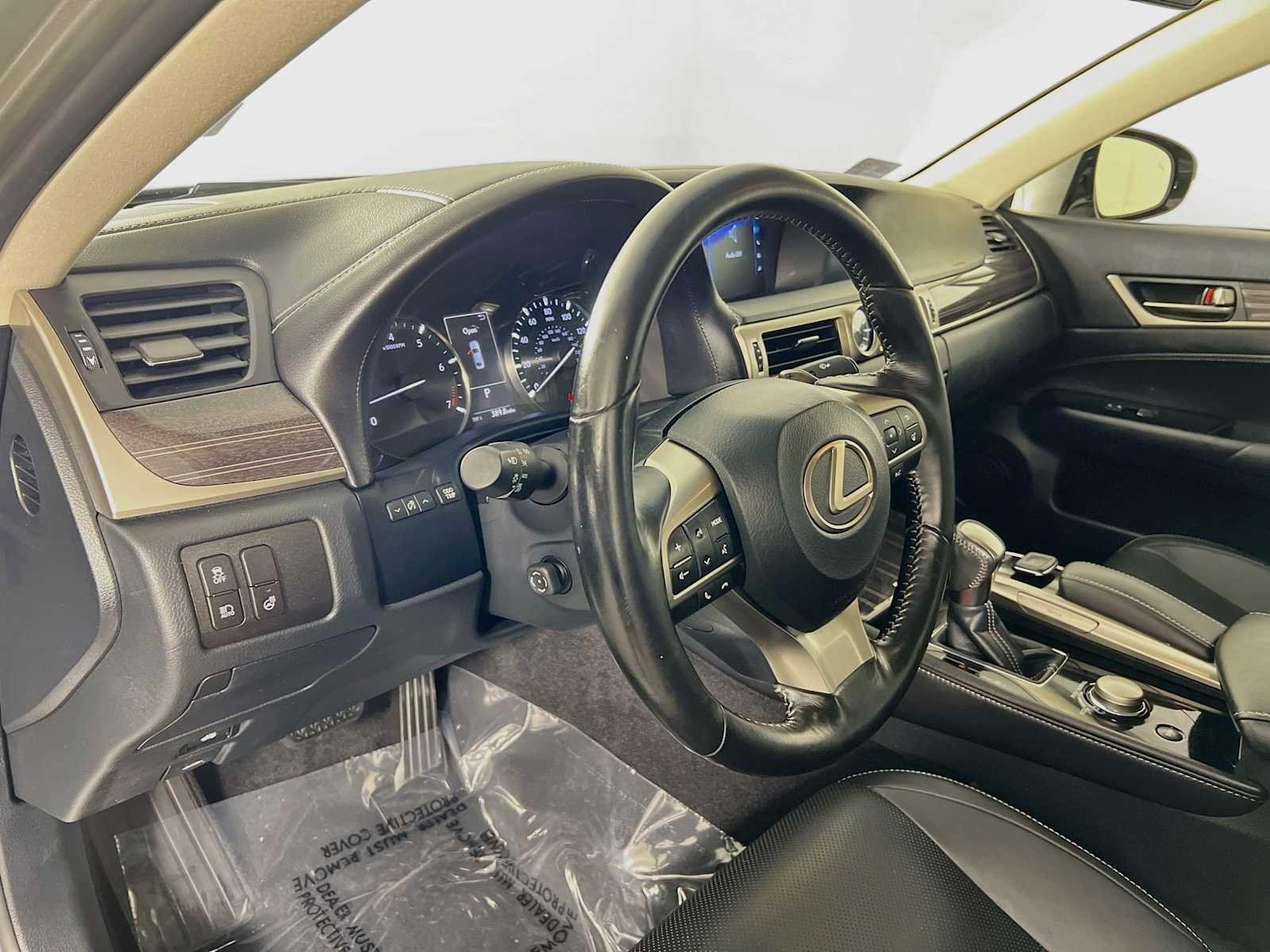 Used 2018 Atomic Silver Lexus  image 9