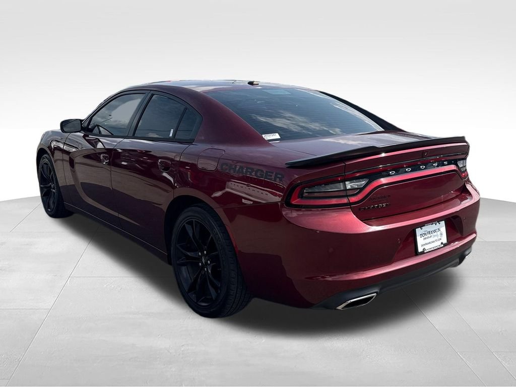 Used 2018 Red Dodge SXT image 3