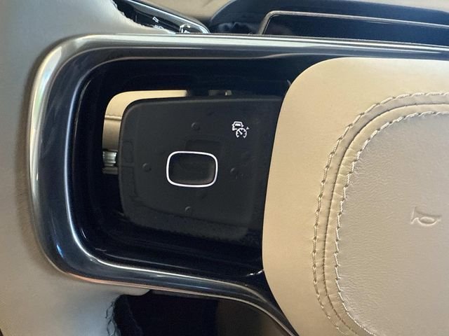 Used 2025 Black Metallic Lincoln Premiere image 28