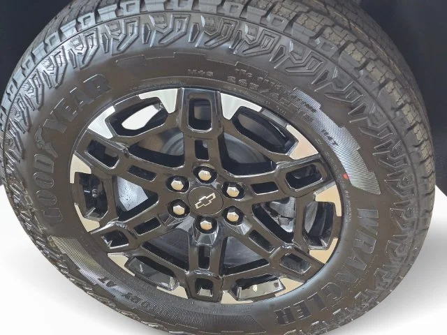 New 2027 Sandstone Gray Chevrolet Z71 image 10