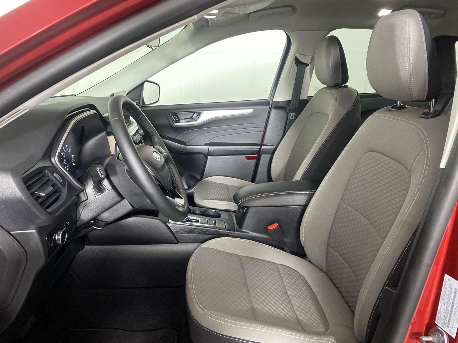 Used 2022 Rapid Red Metallic Tinted Clearcoat Ford SE image 13