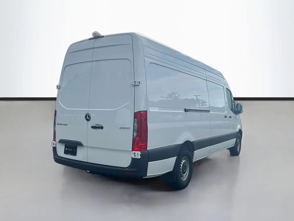 New 2026  Mercedes-Benz Cargo 170 WB image 3
