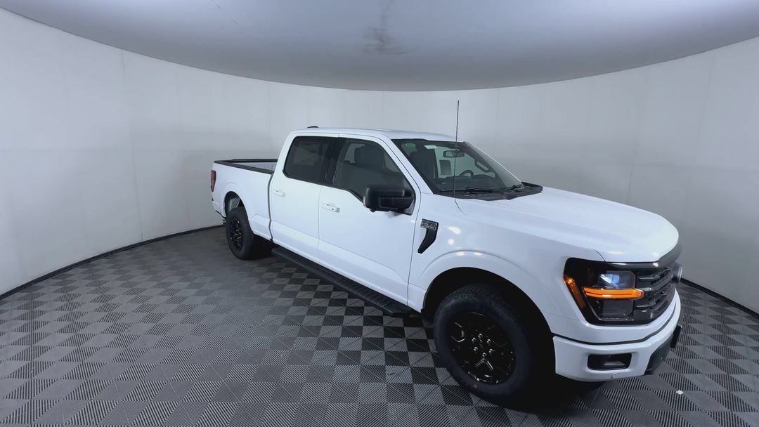 New 2026 Oxford White Ford XLT image 2