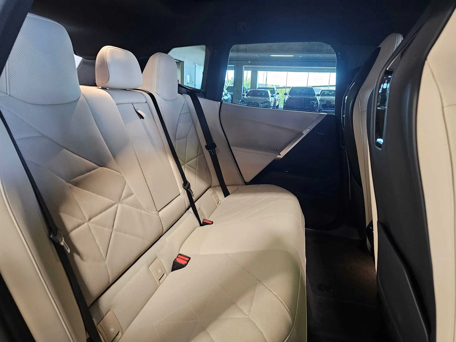 Certified Used 2024 Alpine White BMW xDrive50 image 28