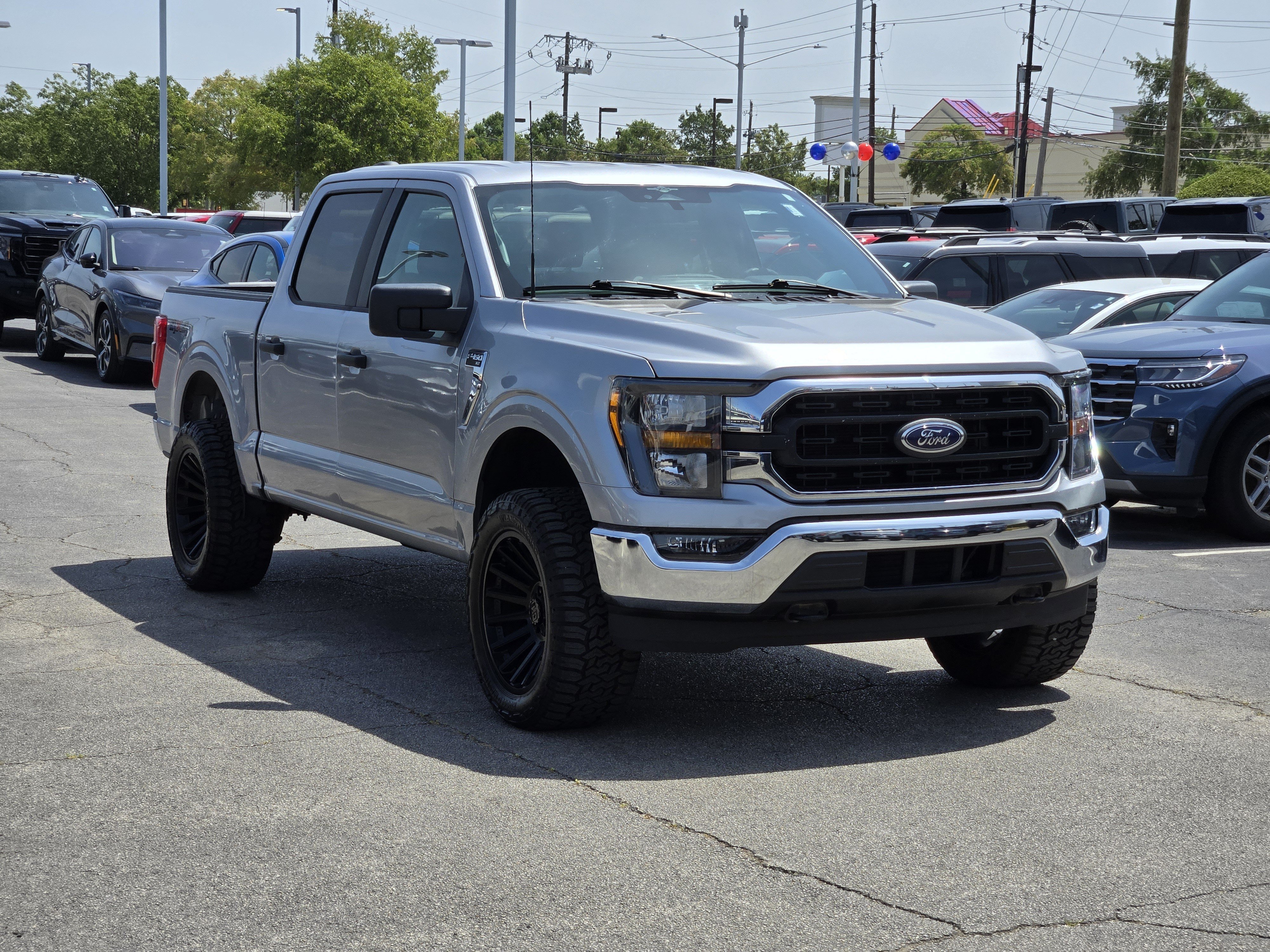 Used 2023 Silver Ford XLT image 3